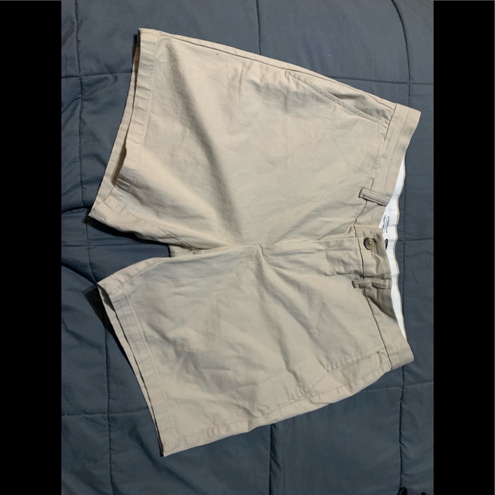 Old navy 6” ultimate slim tan shorts